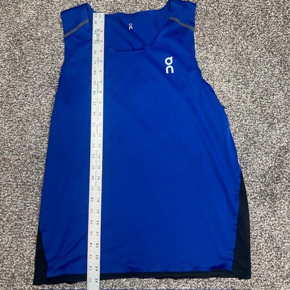 On Running Men's M Performance Tank Top Blue Reflective Lightweight Athletic - Picture 6 of 6